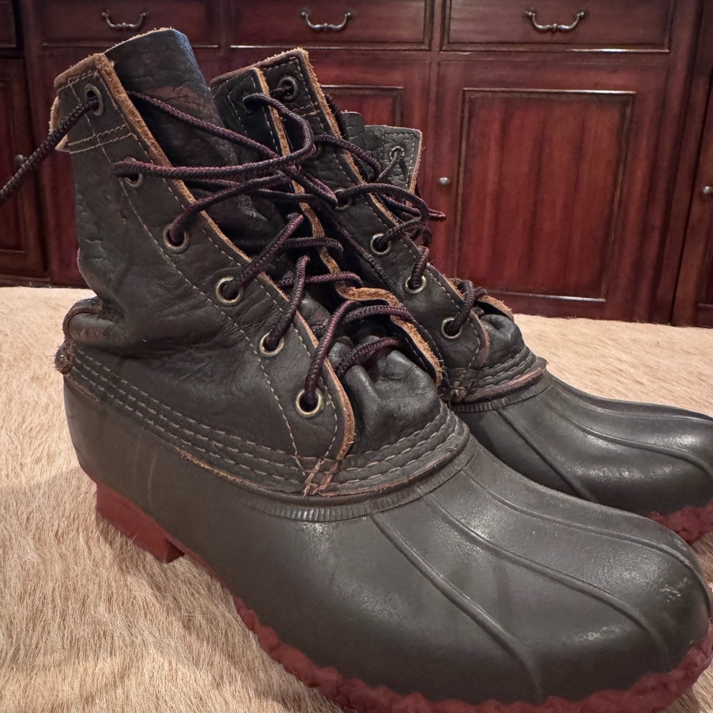 Women’s LL Bean Brown Lace-Up Waterproof Duck Boots - Picture 4 of 10